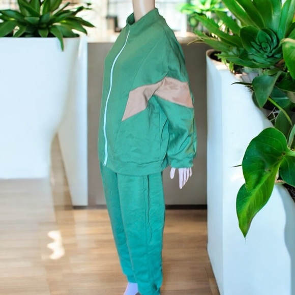 NWT 2 Piece Green Contrast Stripe Fleece Zipper With Sweatpants - Picture 12 of 16